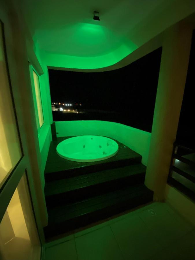 Beachfront Apt & Jacuzzi Таиба Экстерьер фото